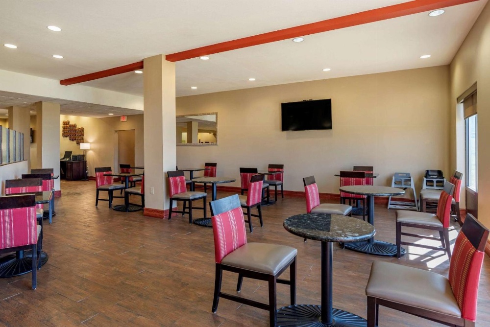 Comfort Suites Airport South Main image