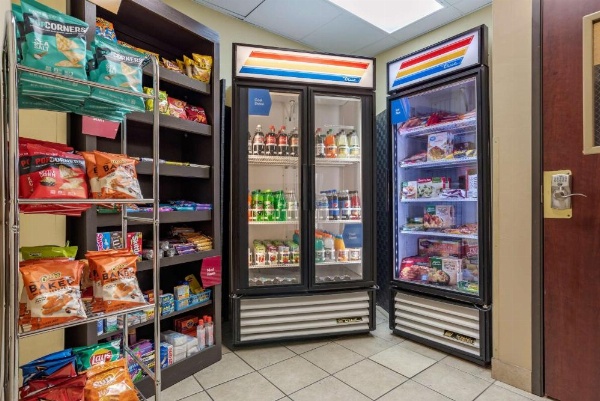 Comfort Suites Airport South image 6